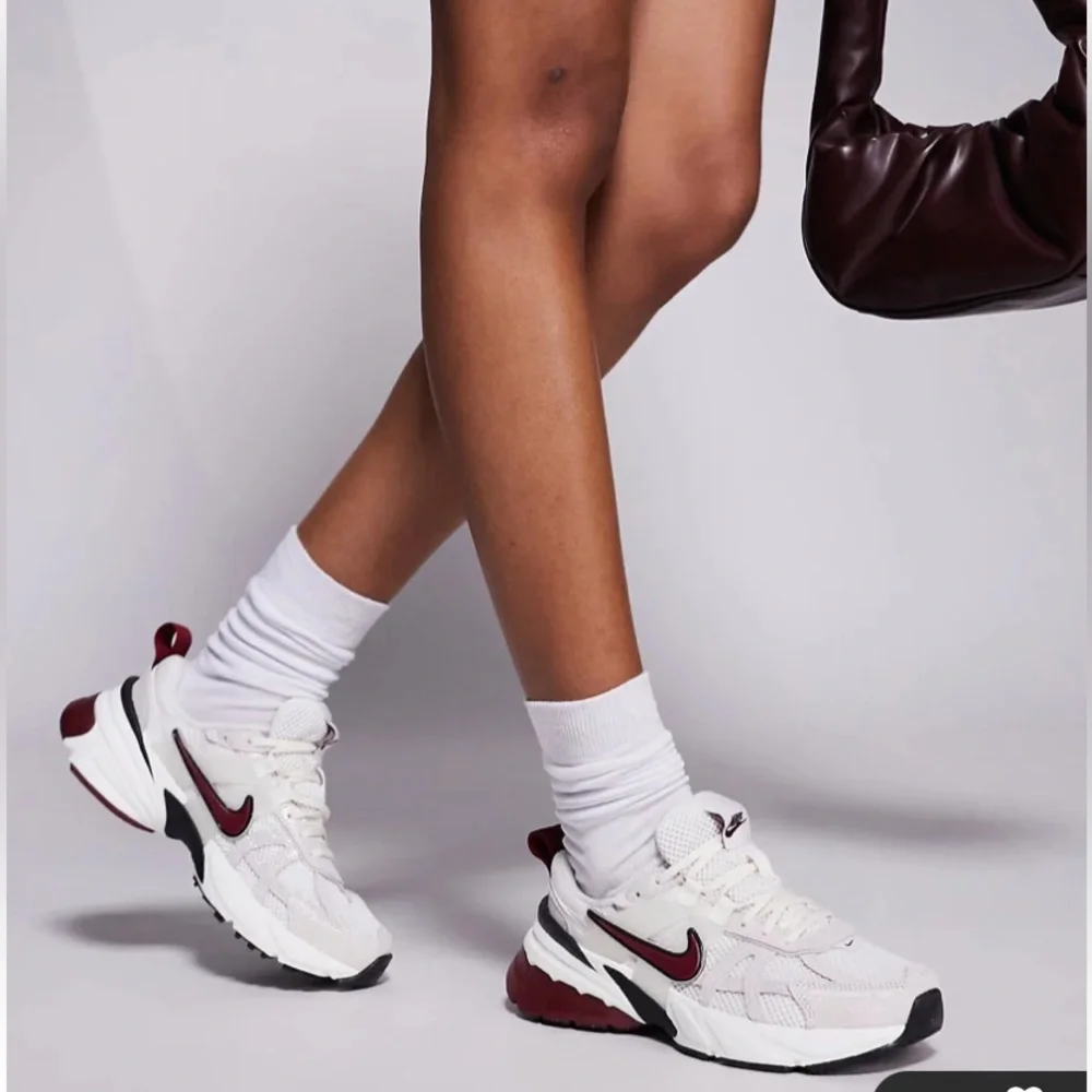 Nike V2K Run SE Glitter Womens shoes.Super cute - Picture 1 of 14